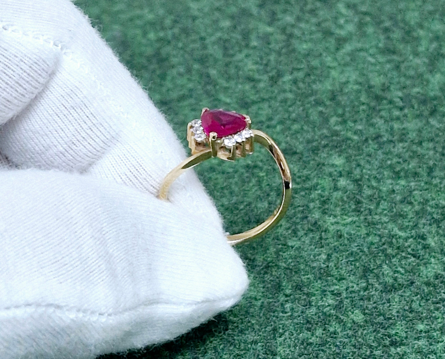 Ring mit Rubin HTS und Zirkonia Rotgold 585 Art. Nr. 0709