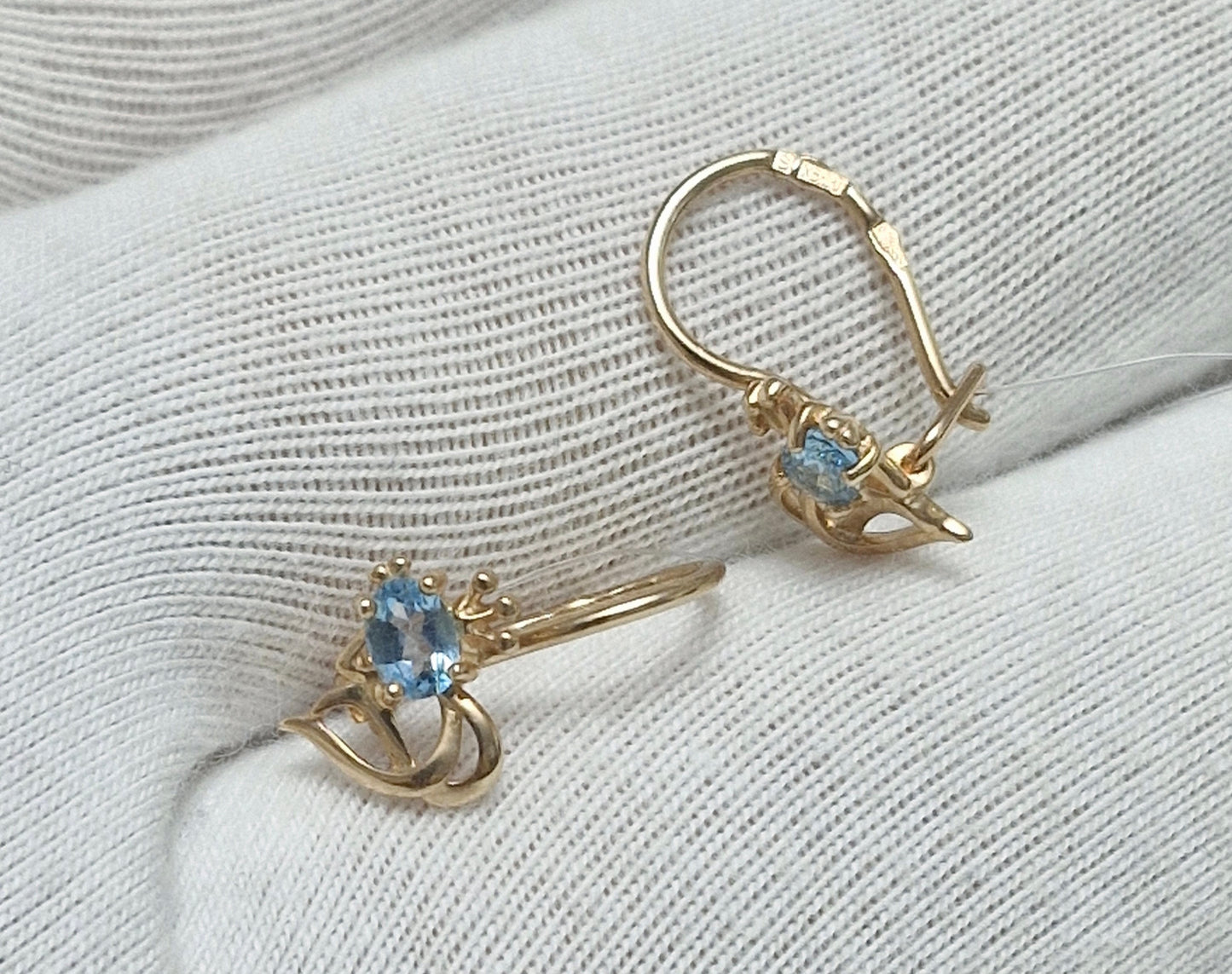 Kinder Ohrringe mit Swiss Blue Topas Russisches Rotgold 585 Art. Nr. 727586