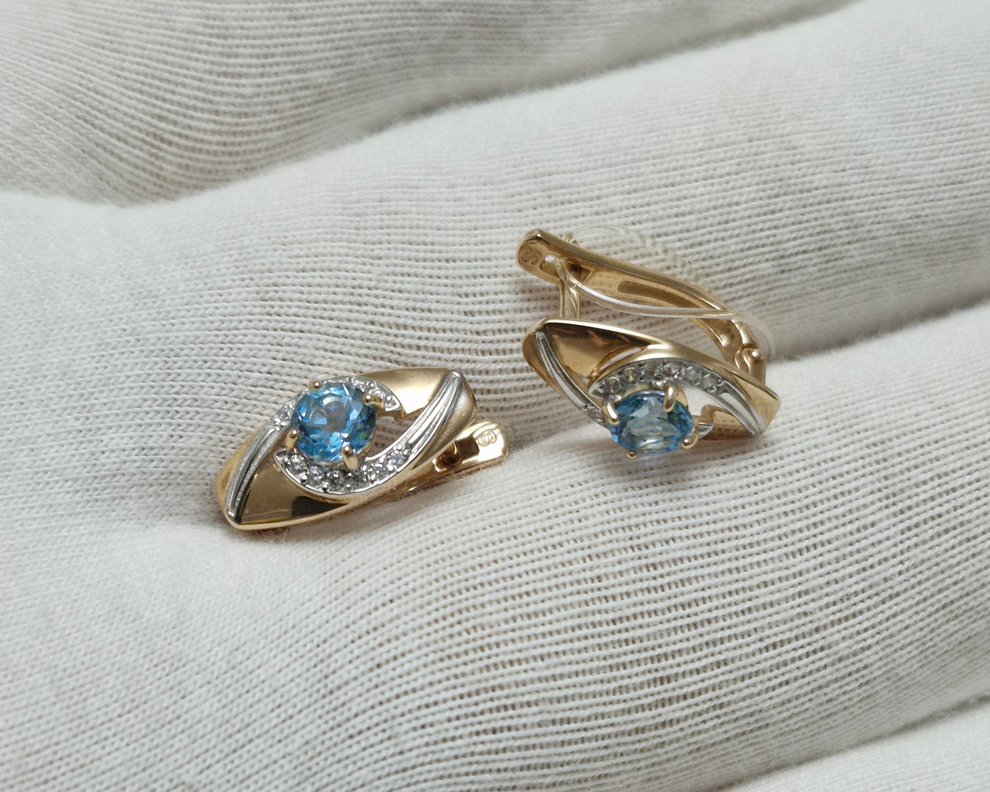 Ohrringe mit Swiss Blue Topas und Zirkonia Russisches Rotgold 585 Art. Nr. 725935