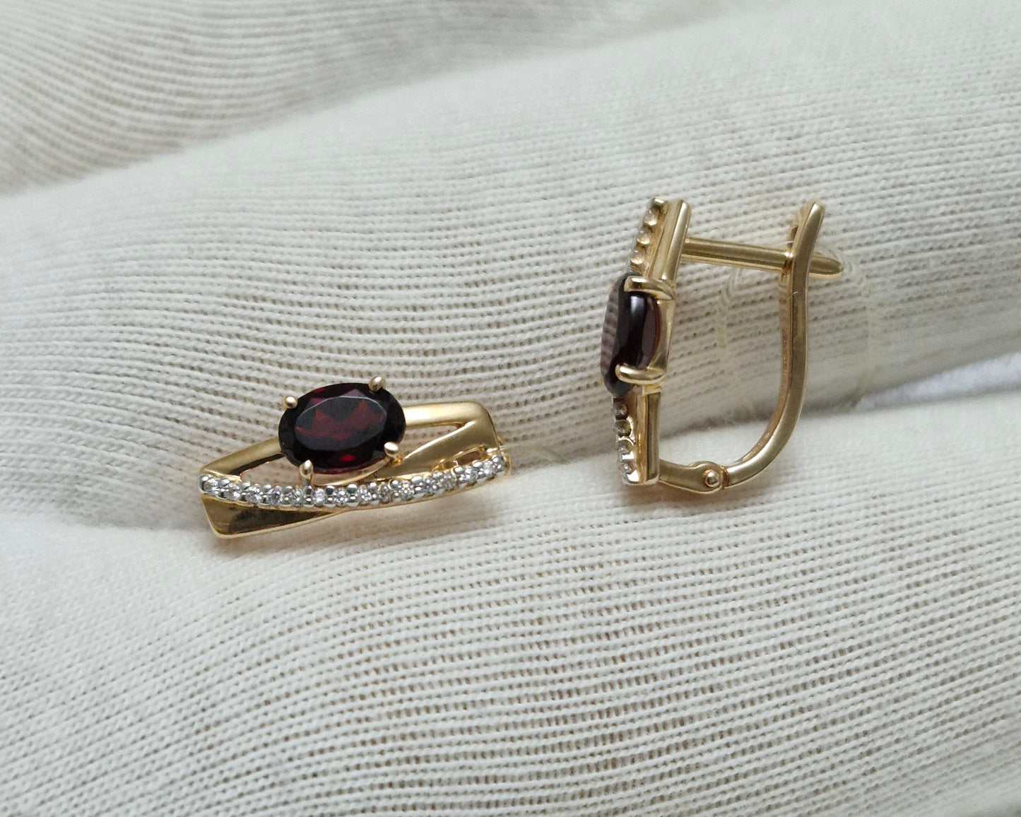Ohrringe mit Granat und Zirkonia Russisches Rotgold 585 Art. Nr. 725986