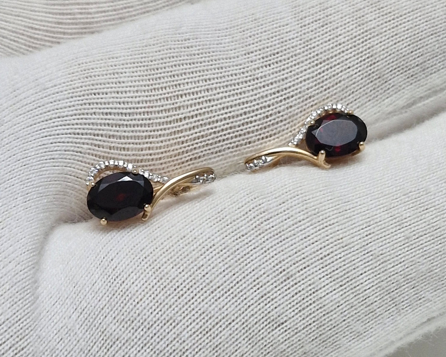 Ohrringe mit Granat und Zirkonia Russisches Rotgold 585 Art. Nr. 723931