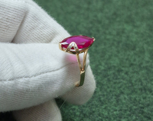 Ring mit Rubin HTS und Zirkonia Rotgold 585 Art. Nr. 923