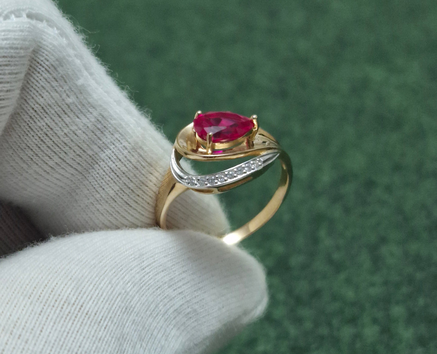 Ring mit Rubin HTS und Zirkonia Russisches Rotgold 585 Art. Nr. 715242