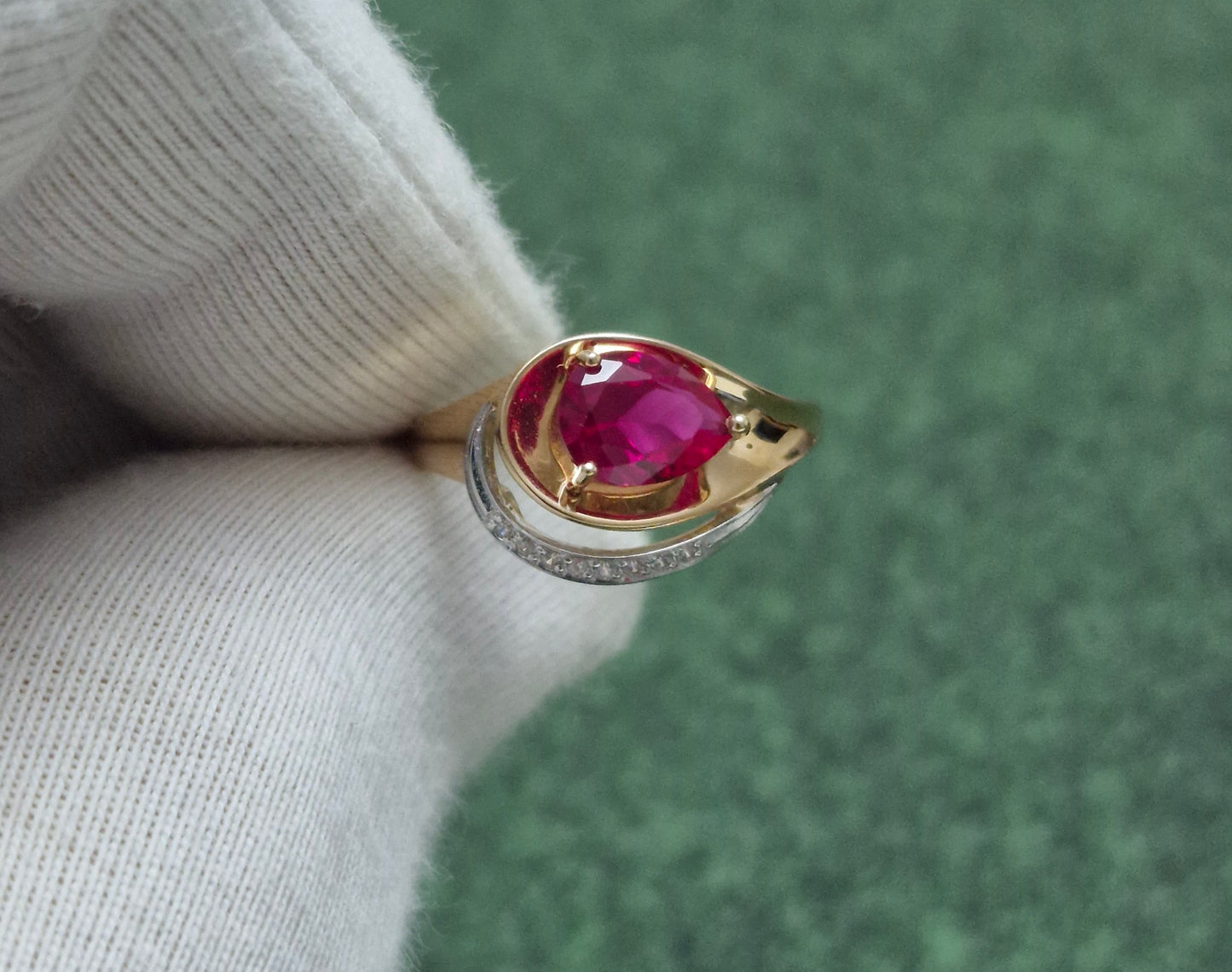 Ring mit Rubin HTS und Zirkonia Russisches Rotgold 585 Art. Nr. 715242