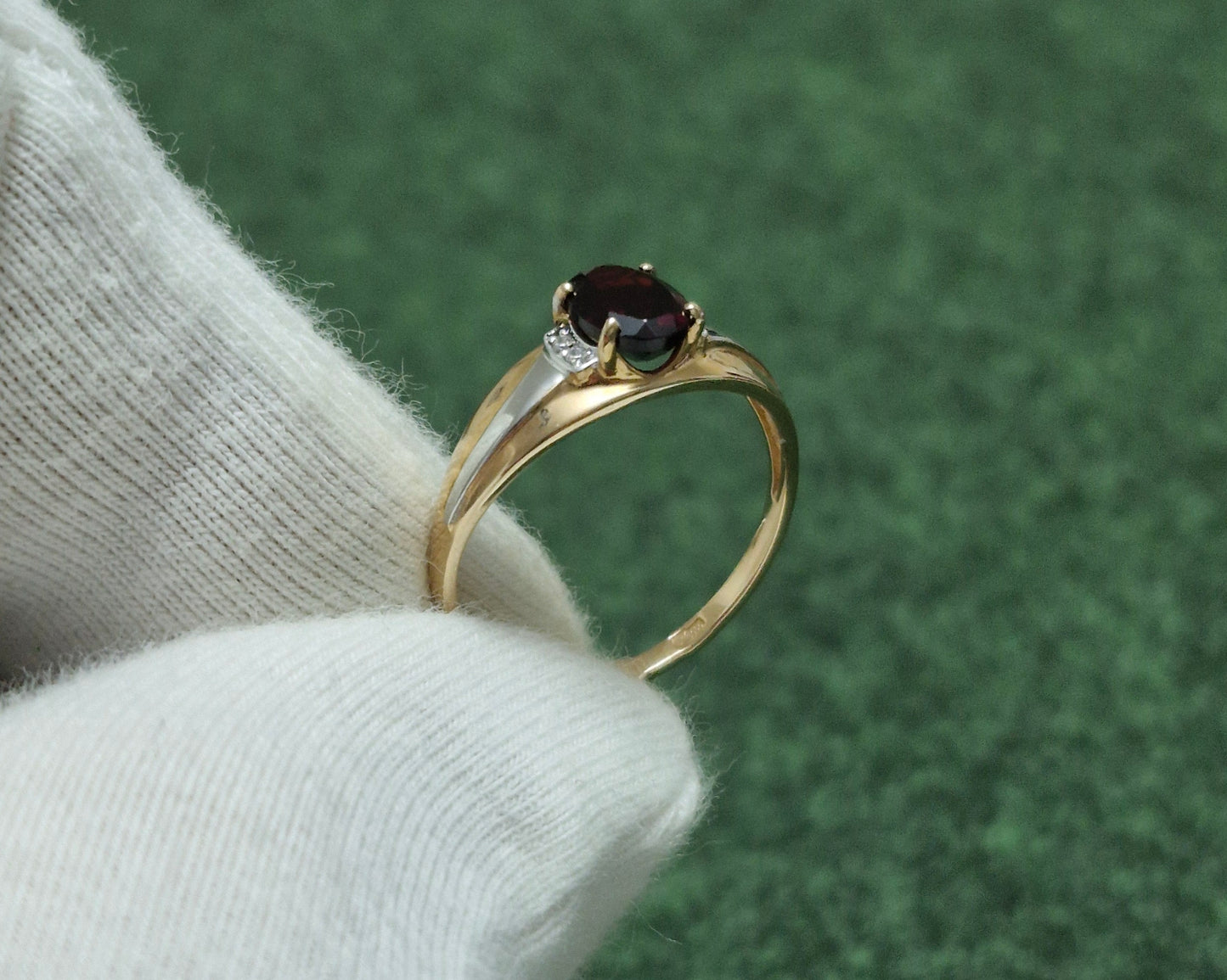 Ring mit Granat und Zirkonia Russisches Rotgold 585 Art. Nr. 715617