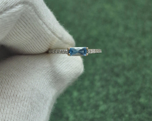 Ring mit Swiss Blue Topas und Zirkonia Rotgold 585 Art. Nr. T147018403