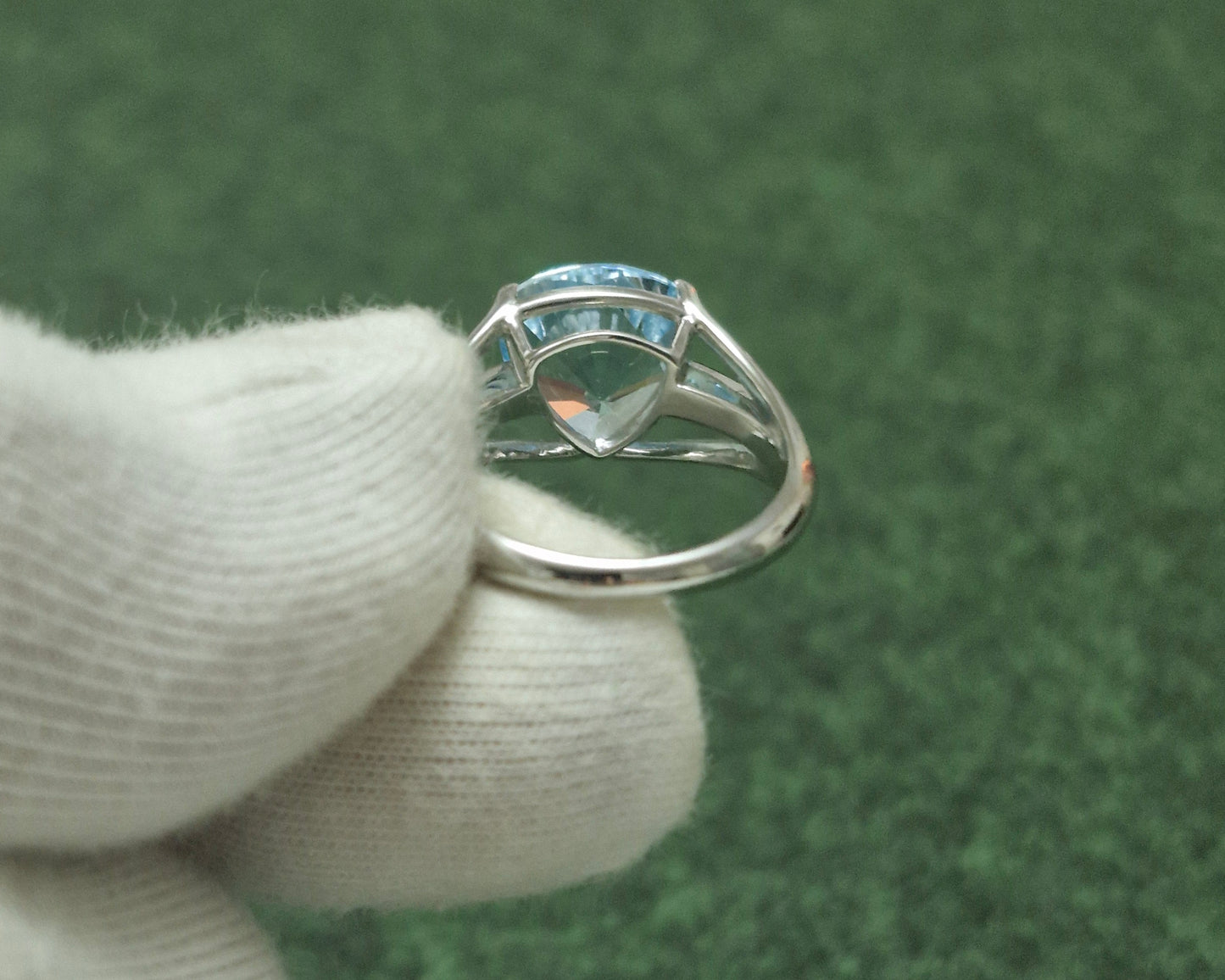 Ring mit Sky Blue Topas Weißgold 585 Art. Nr. 338012T