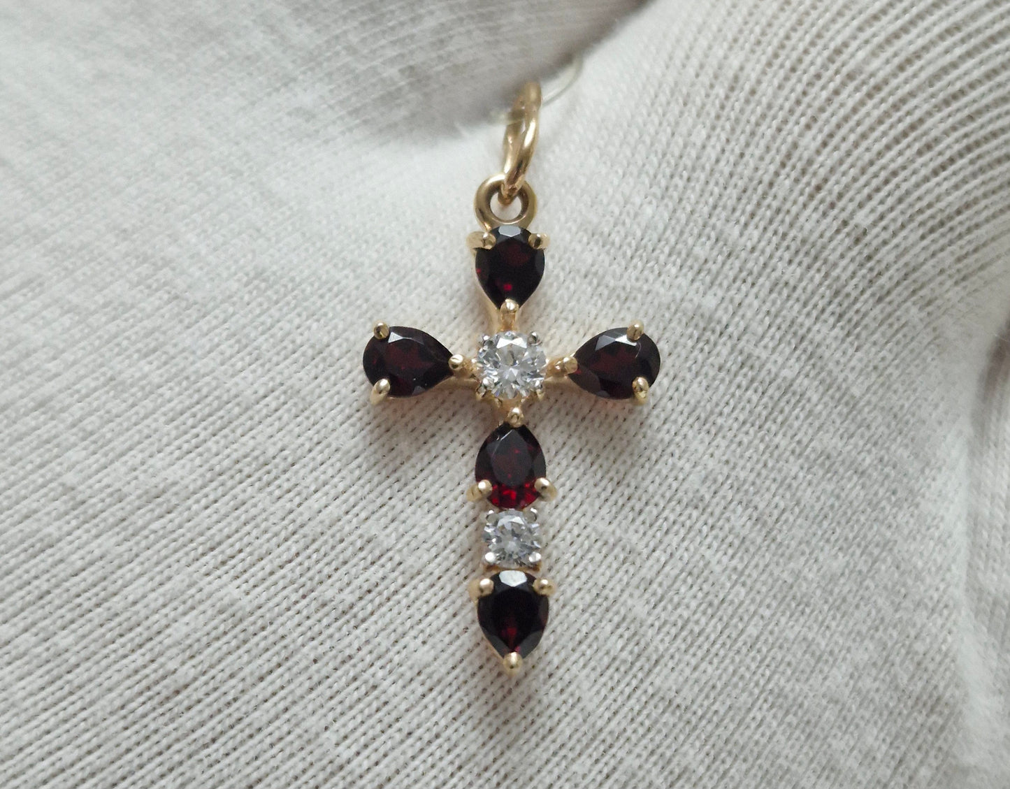 Goldkreuz mit Granat und Zirkonia Russisches Rotgold 585 Art. Nr. 731716