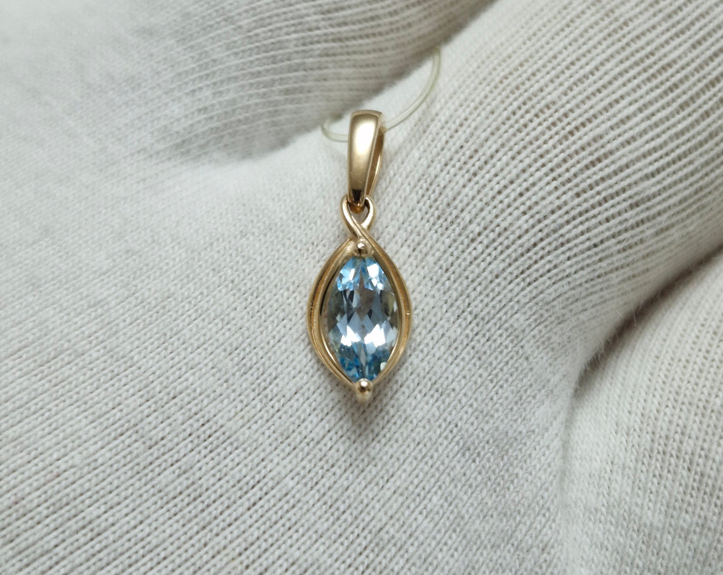 Anhänger mit Sky Blue Topas Rotgold 585 Art. Nr. 732810