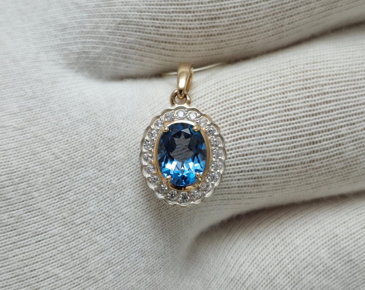 Anhänger mit London Blue Topas und Zirkonia Russisches Rotgold 585 Art. Nr. 732379