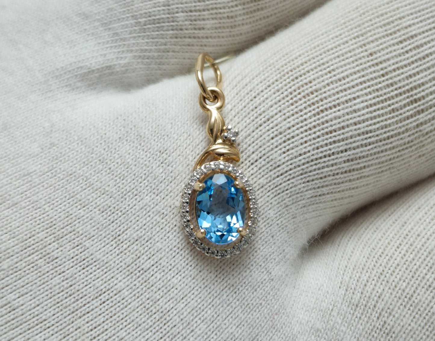 Anhänger mit Swiss Blue Topas und Zirkonia Russisches Rotgold 585 Art. Nr. 730844