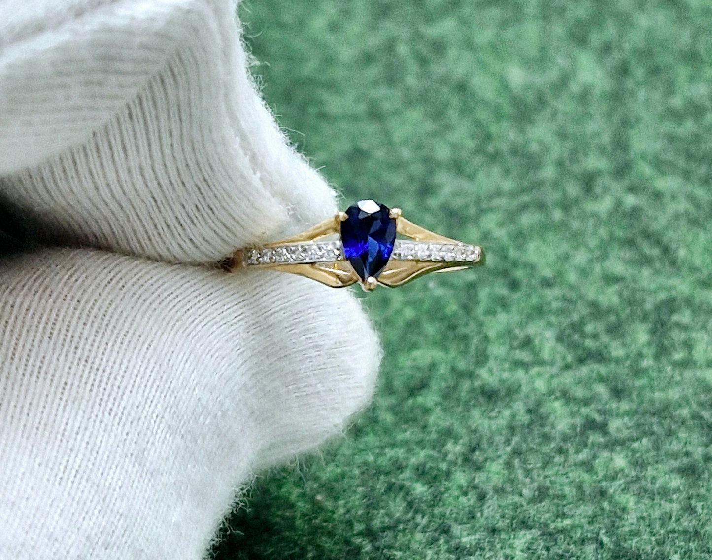 Ring mit Saphir HTS und Zirkonia Russisches Rotgold 585 Art. Nr. 715614