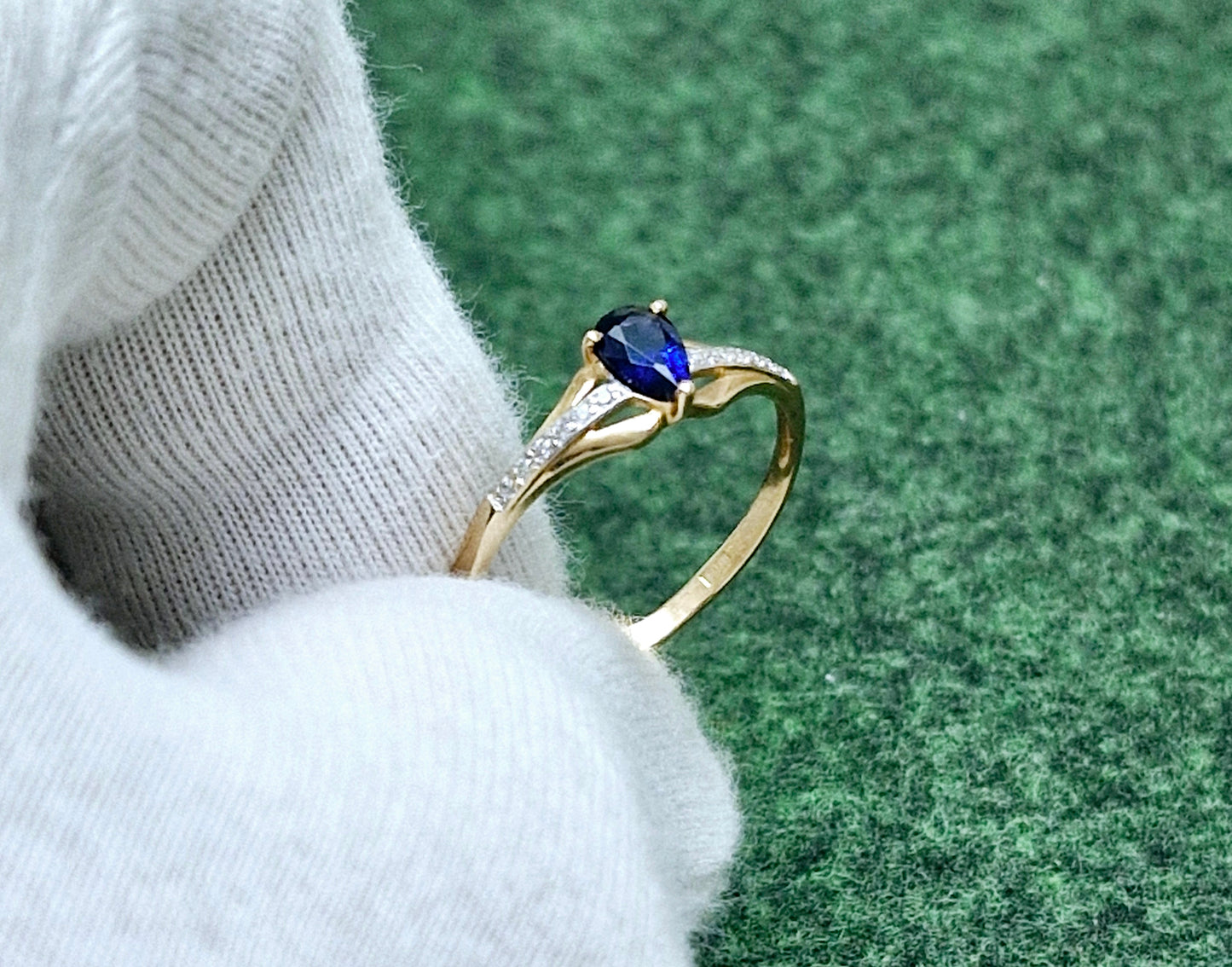 Ring mit Saphir HTS und Zirkonia Russisches Rotgold 585 Art. Nr. 715614
