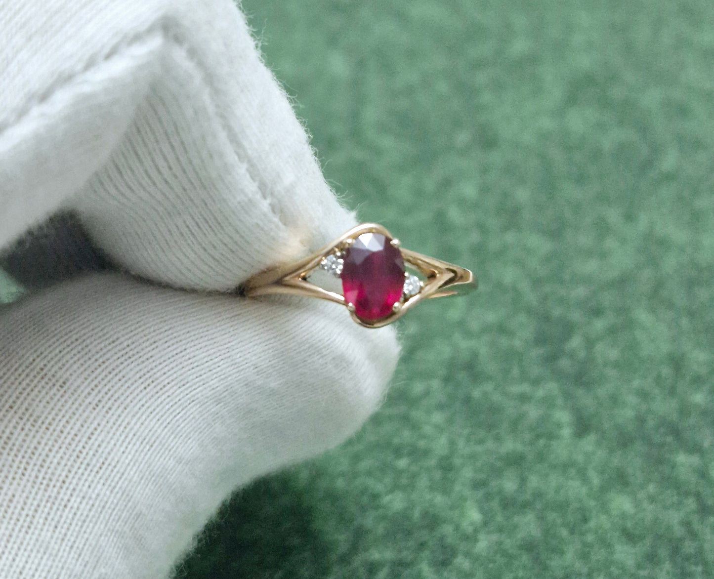 Ring mit Rubin und Brillanten Art. Nr. 0752RM