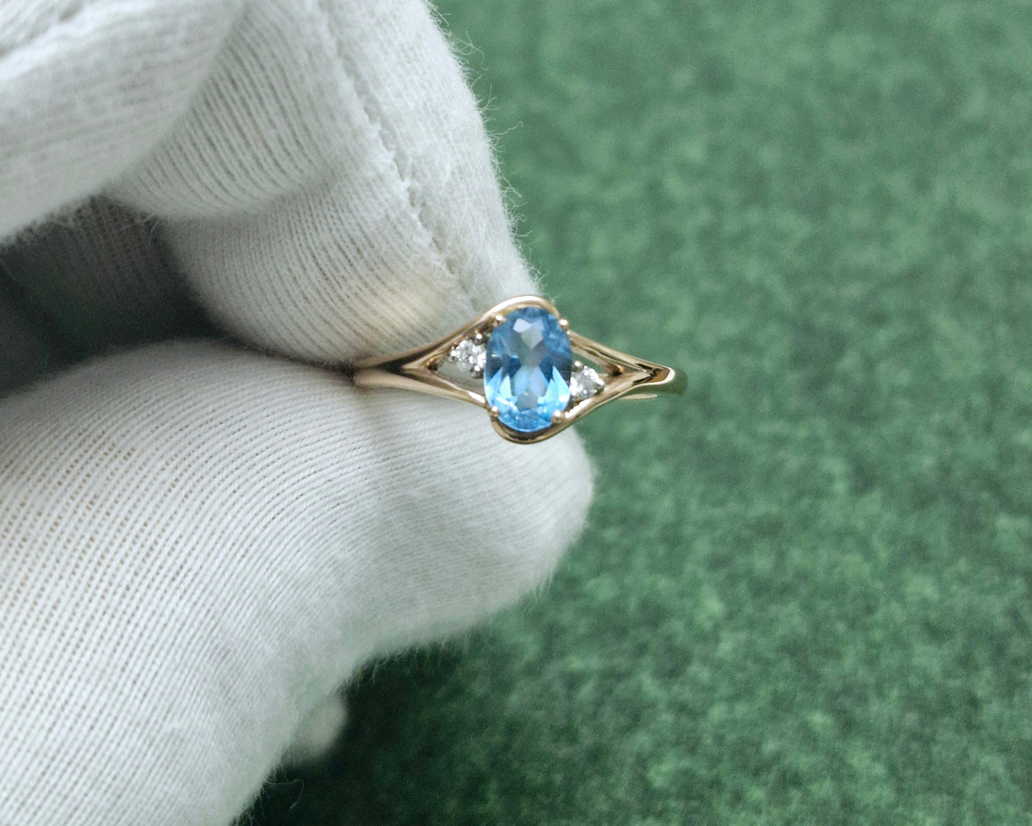 Ring mit Swiss Blue Topas und Brillanten Russisches Rotgold 585 Art. Nr. 0752T