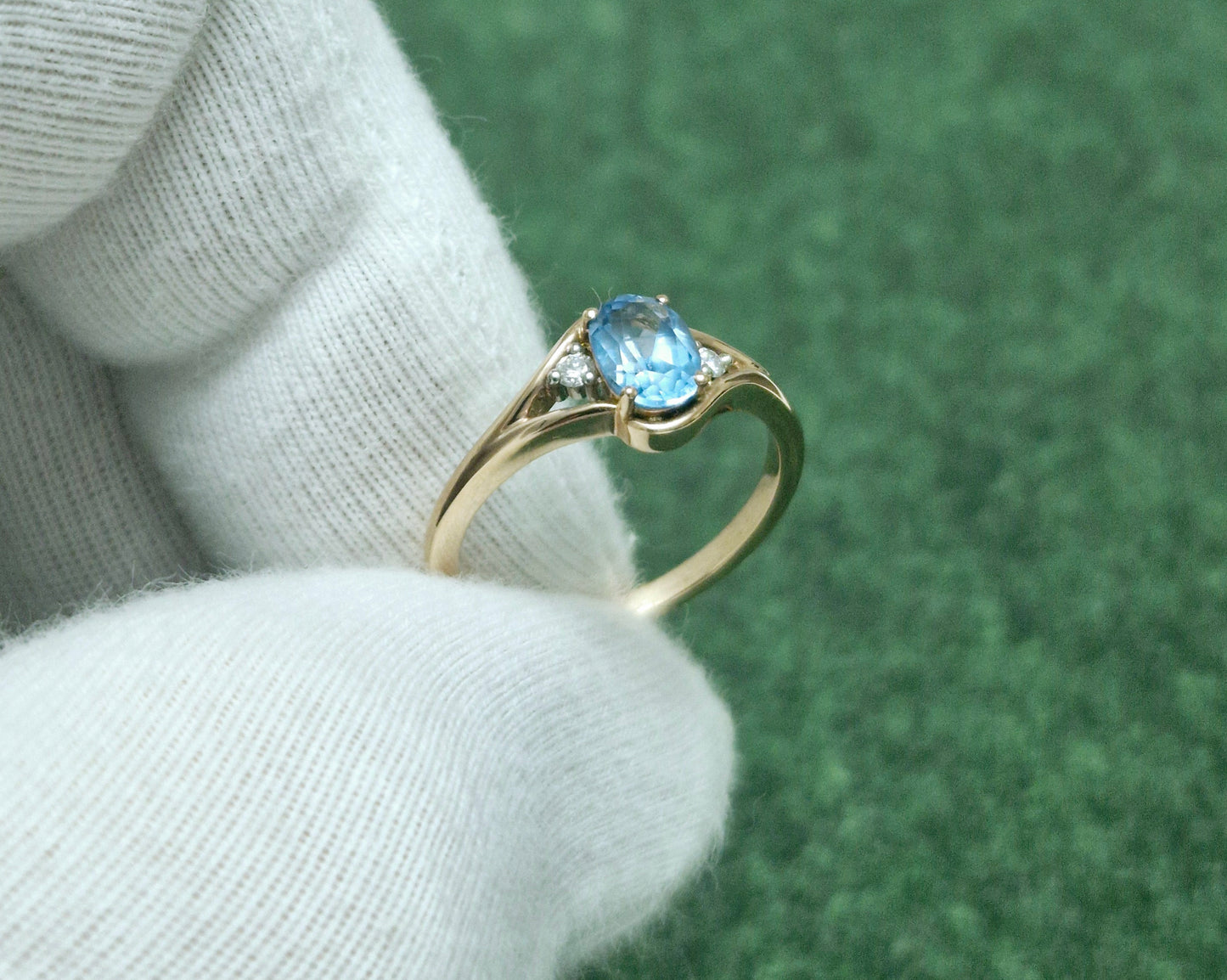 Ring mit Swiss Blue Topas und Brillanten Russisches Rotgold 585 Art. Nr. 0752T