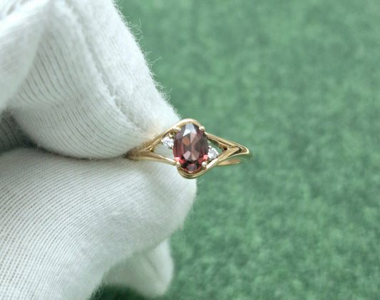 Ring Granat Almandin und Brillanten Rotgold 585 Art. Nr. 0752GA