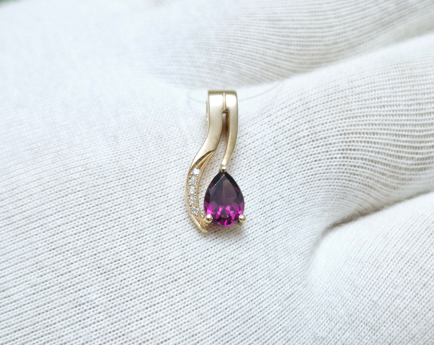 Anhänger mit Rhodolith und Brillanten Art. Nr. 75005