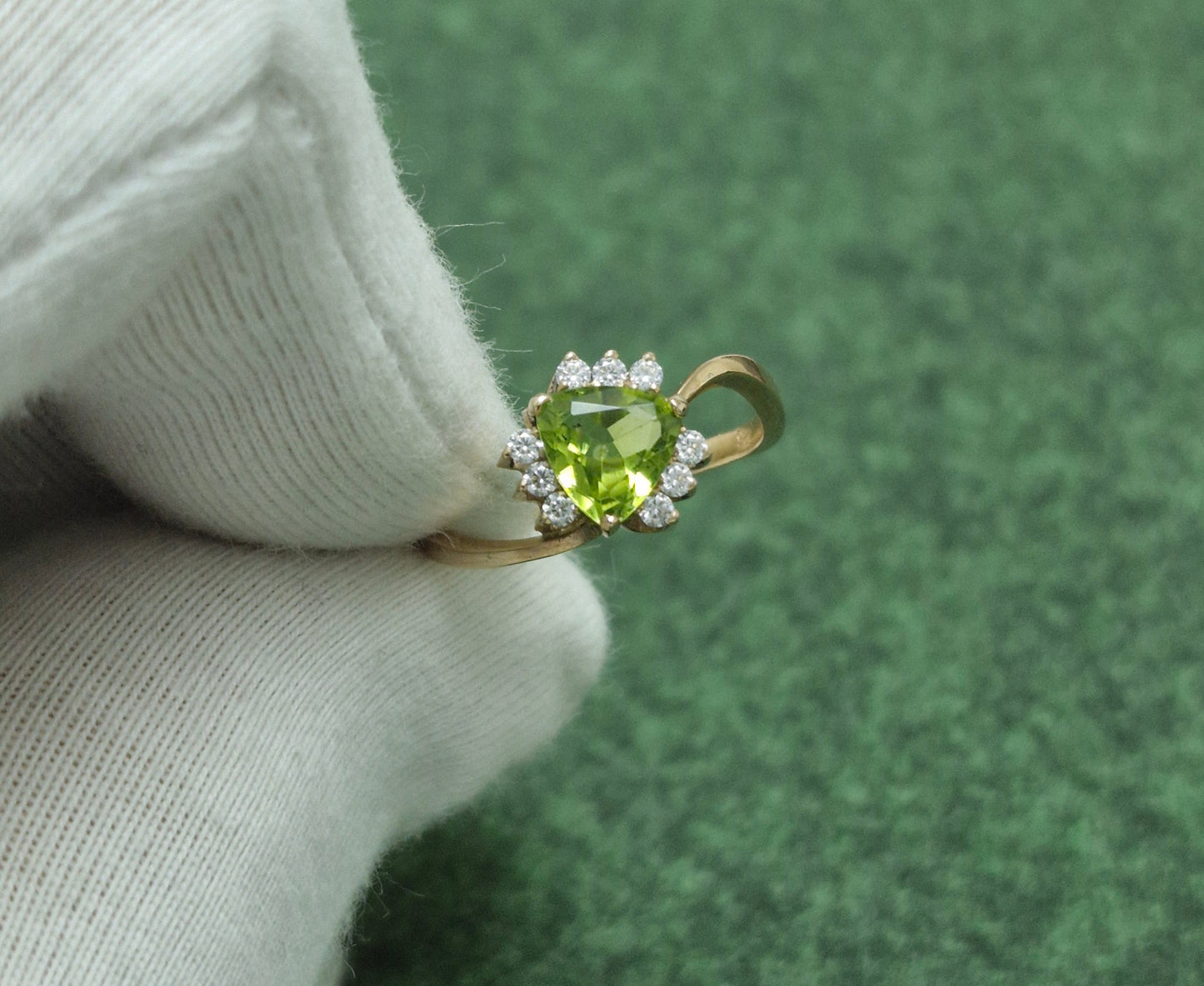 Ring mit Peridot und Zirkonia Russisches Rotgold 585bArt. Nr. 0709P