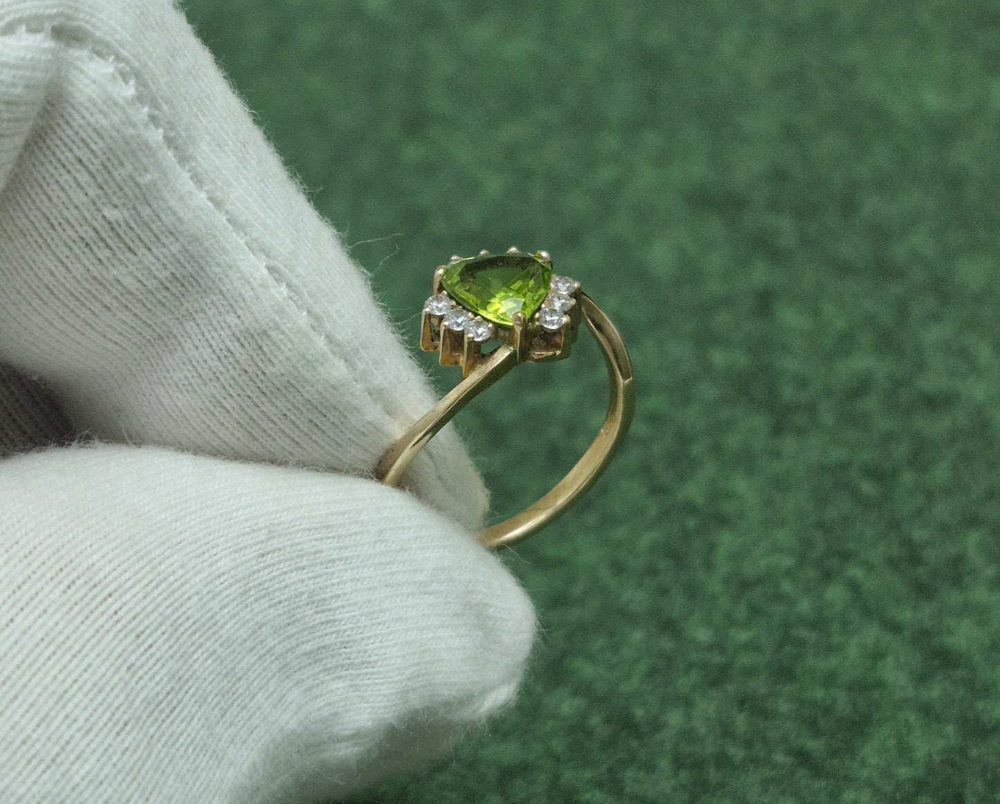 Ring mit Peridot und Zirkonia Russisches Rotgold 585bArt. Nr. 0709P