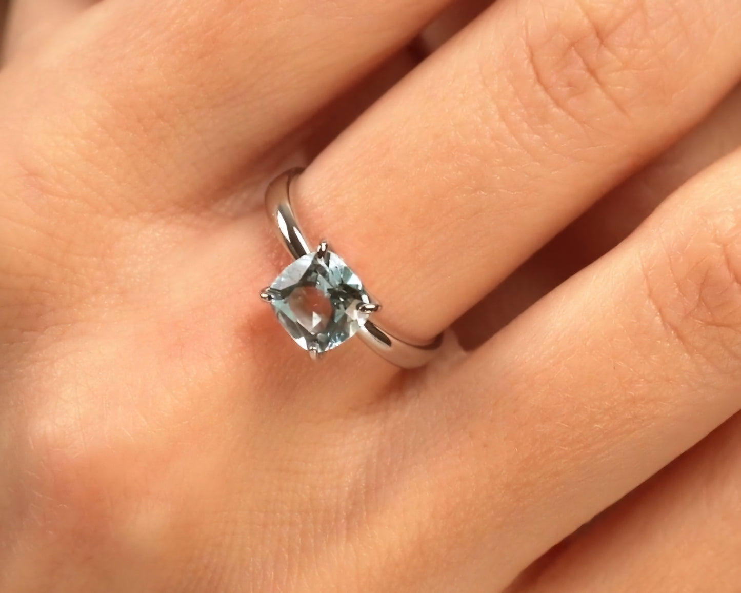 Silber Ring mit Sky Blue Topas Art. Nr. 92011254