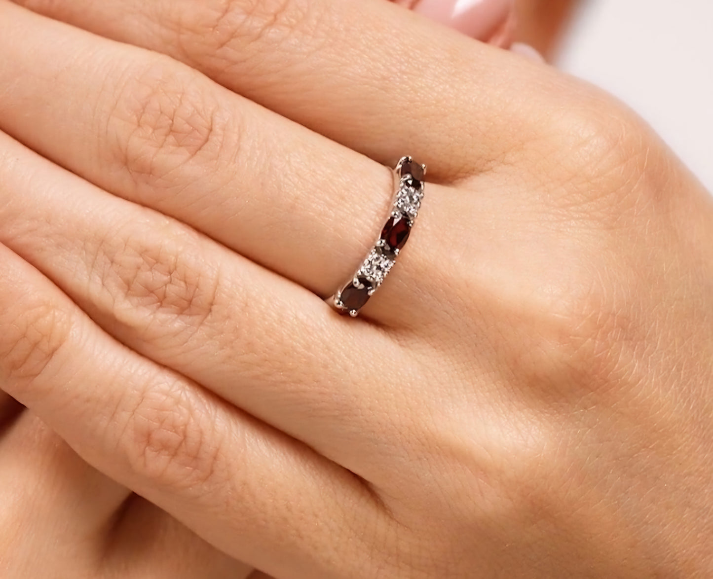 Silber Ring mit Granat und Zirkonia Art. Nr. 92011281