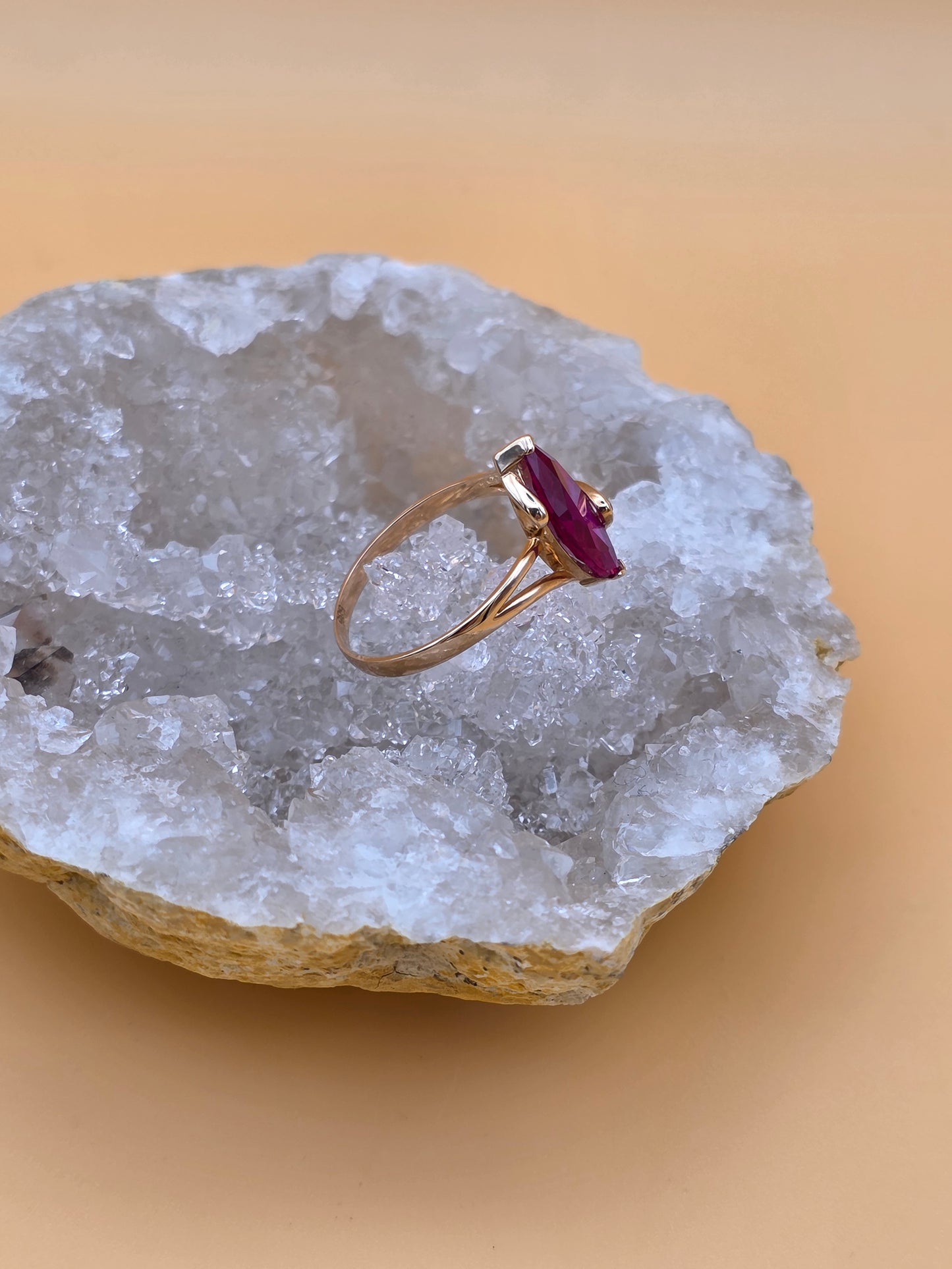 Ring mit Rubin HTS und Zirkonia Rotgold Art. Nr. 923