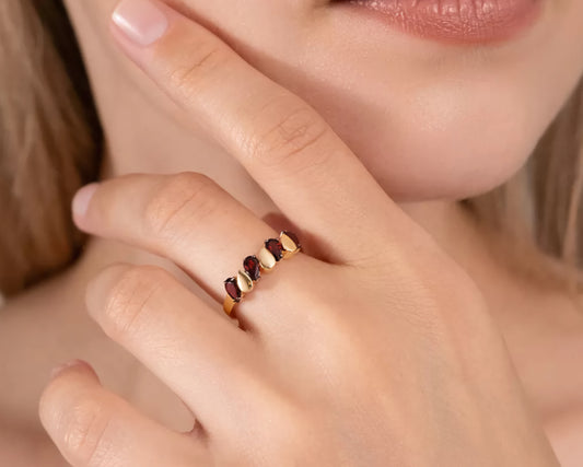 Ring mit Granat Rotgold 585 Art. Nr. 01-5833-00-204-1110 P