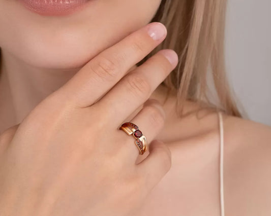 Ring mit Granat Rotgold 585 Art. Nr. 01-5830-00-204-1110