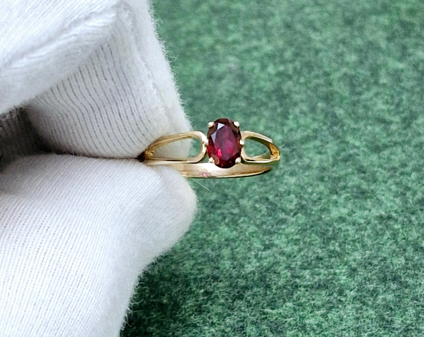 Ring mit roter Topas Russisches Rotgold 585 Art. Nr. RT 0308