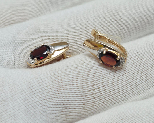 Ohrringe mit Granat und Zirkonia Russisches Rotgold 585 Art. Nr. 726004