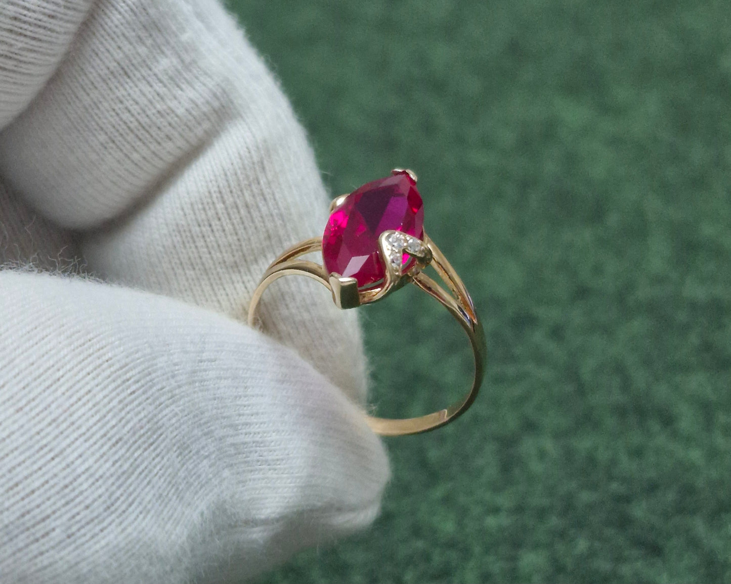 Ring mit Rubin HTS und Zirkonia Russisches Rotgold 585 Art. Nr. 923