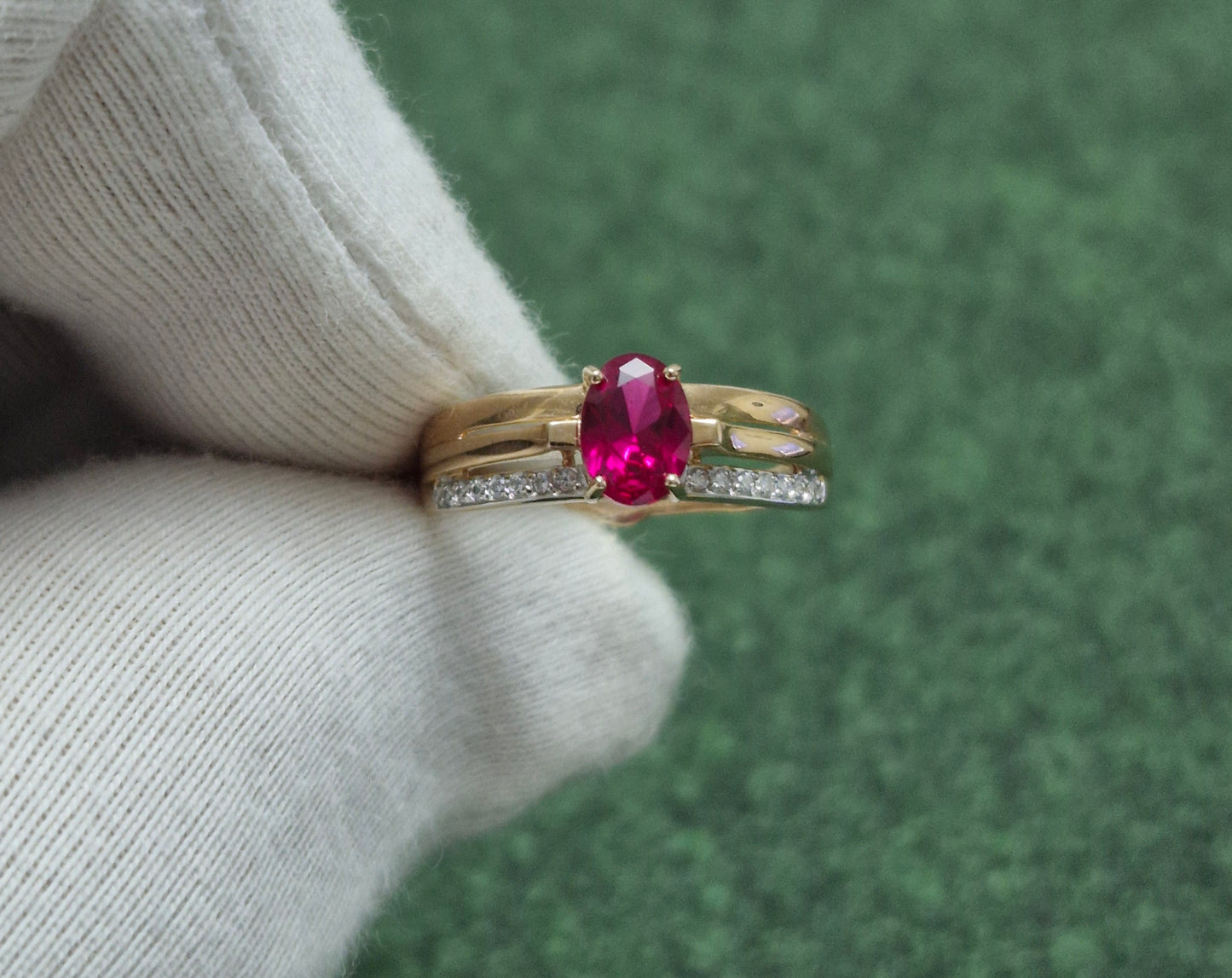 Ring mit Rubin HTS und  Zirkonia Russisches Rotgold 585 Art. Nr. 715235