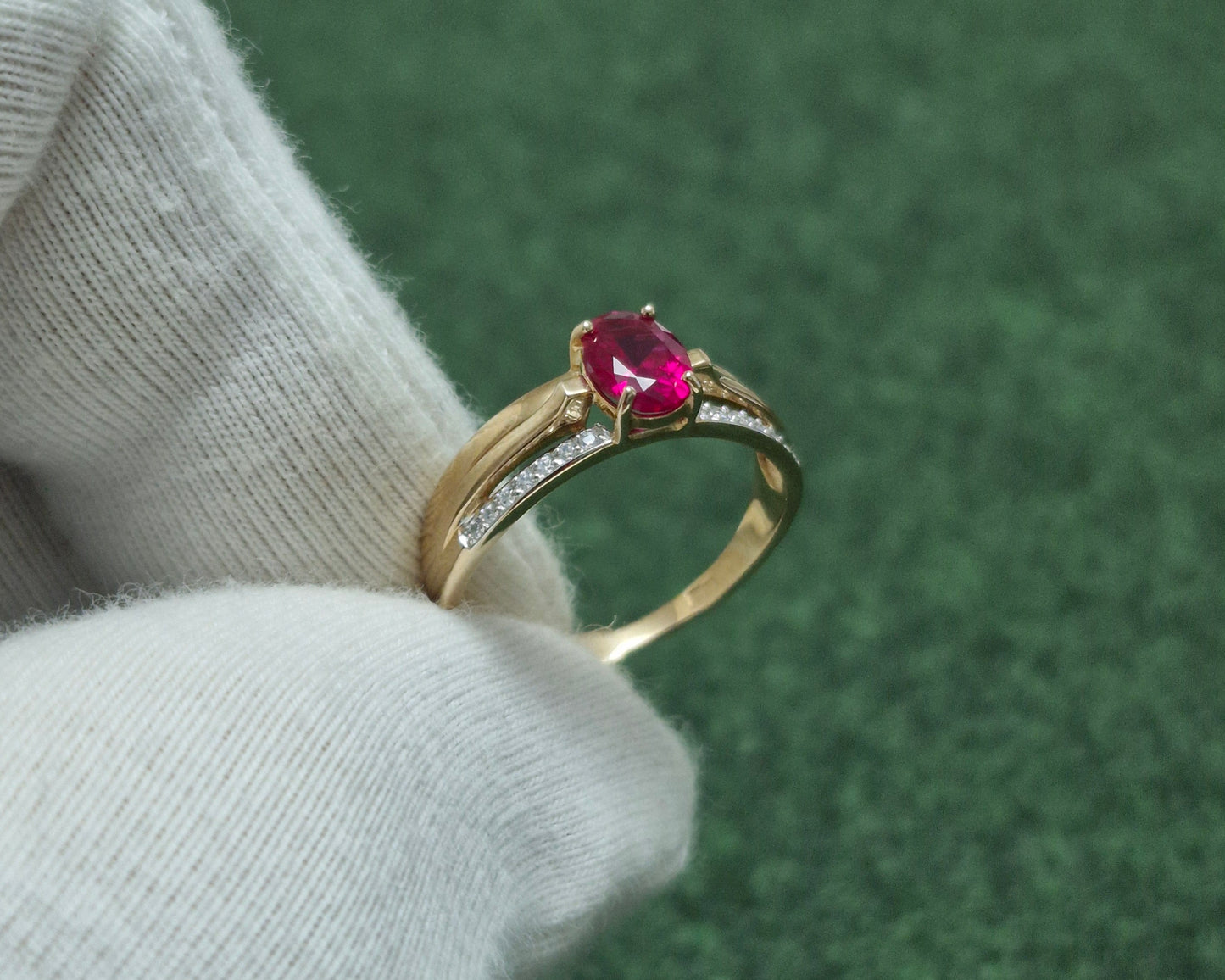 Ring mit Rubin HTS und  Zirkonia Russisches Rotgold 585 Art. Nr. 715235
