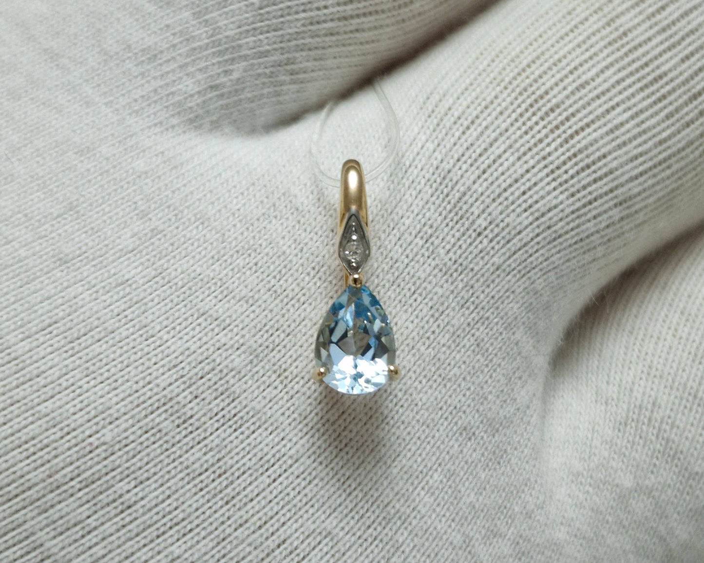 Anhänger mit Sky Blue Topas und Brillant Russisches Rotgold 585 Art. Nr. 73-00018