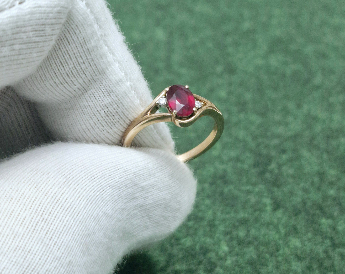 Ring mit Rubin und Brillanten Art. Nr. 0752RM