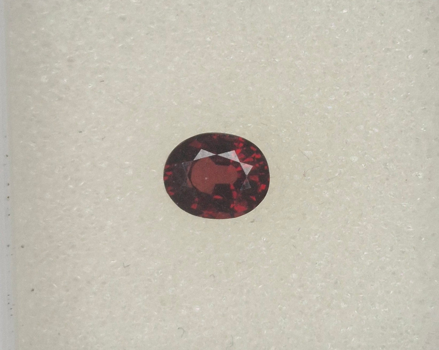 Rhodolit 7,2 x 5, 9 mm 1,56 Ct