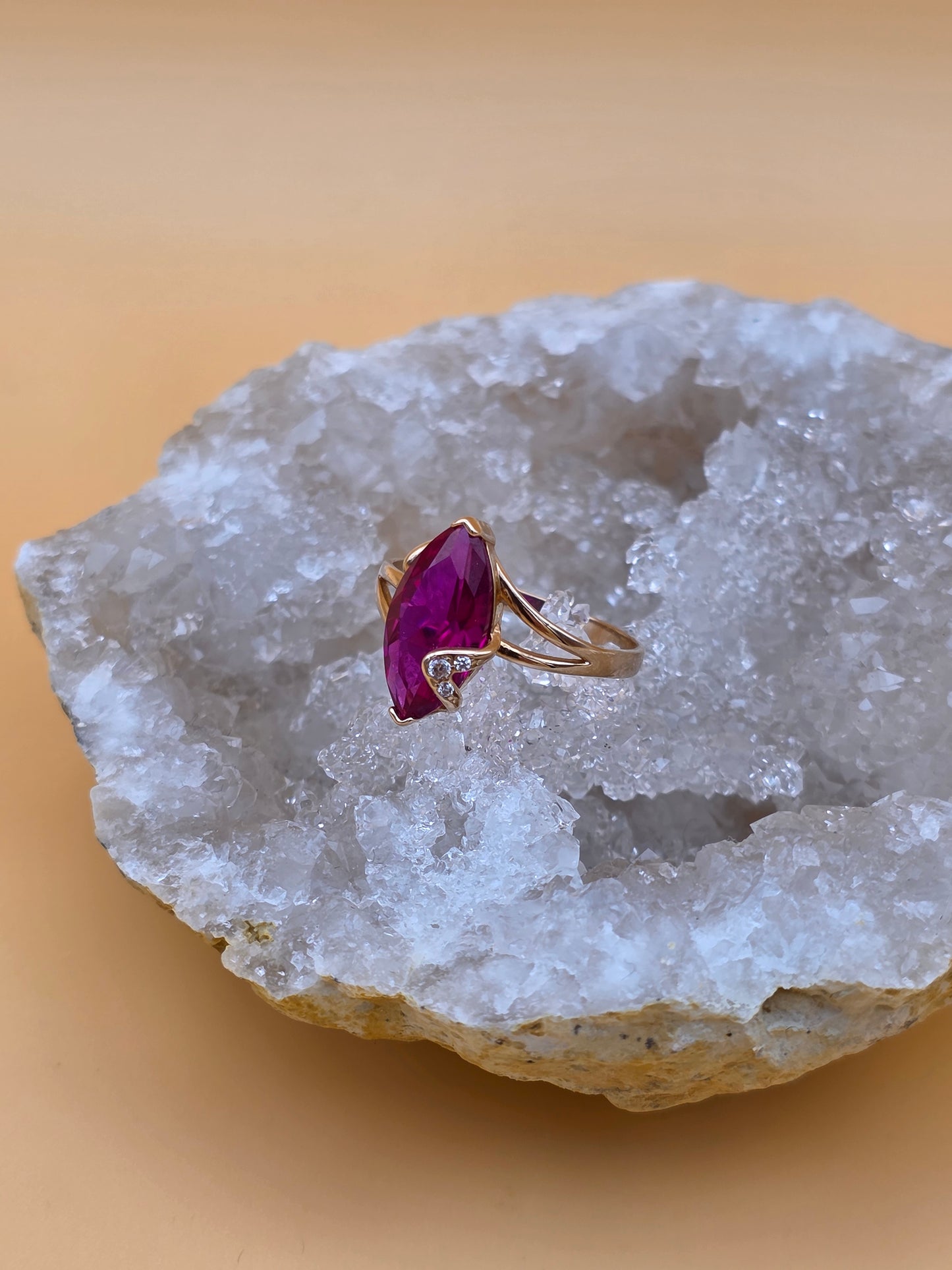 Ring mit Rubin HTS und Zirkonia Rotgold Art. Nr. 923