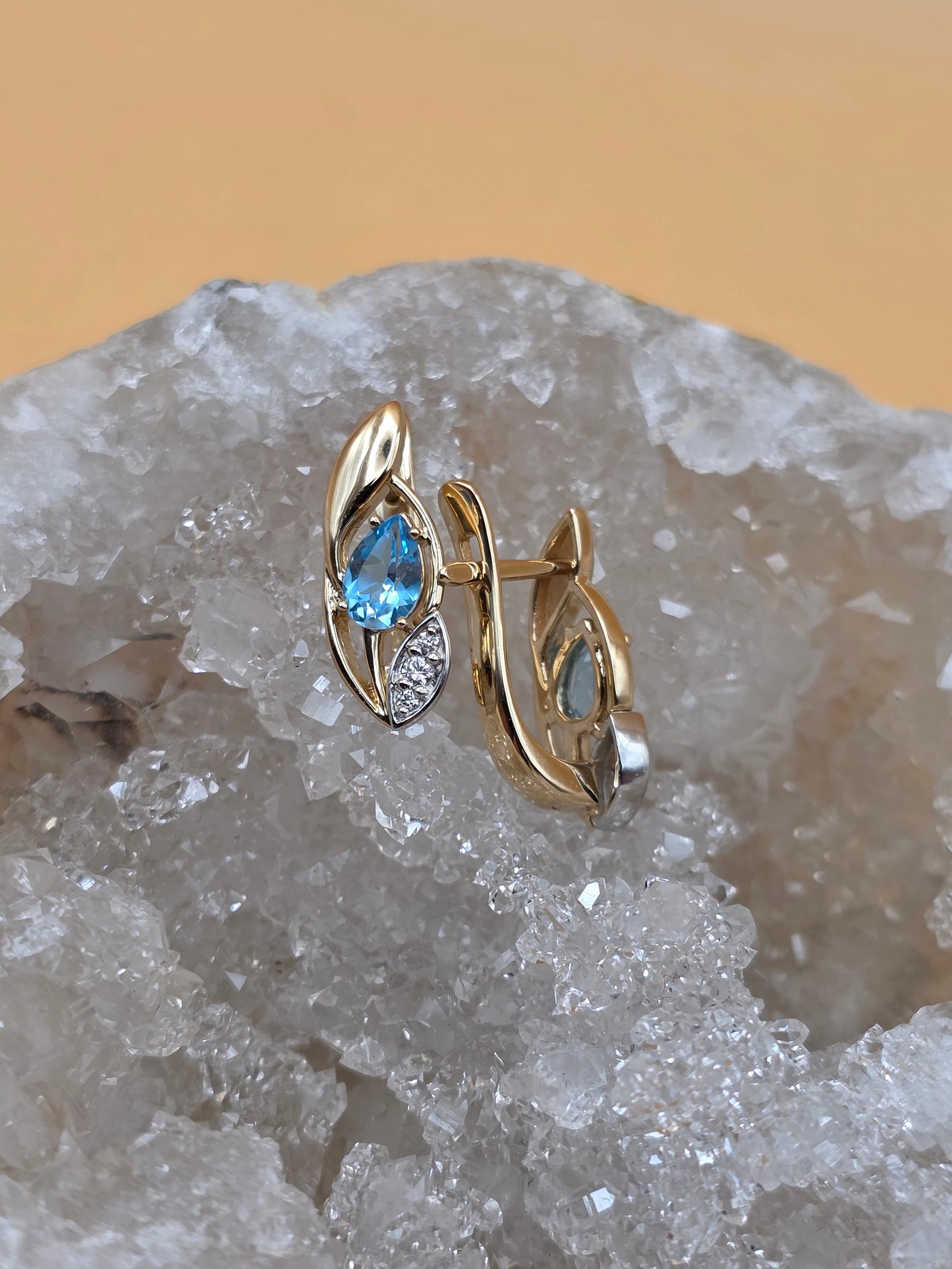 Ohrringe mit Swiss Blue Topas und Brillanten Gelbgold 585 Art. Nr. 64006SBTGG