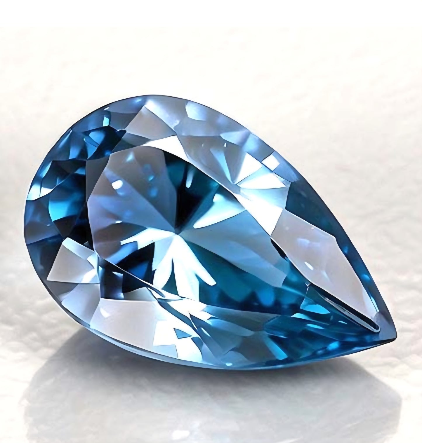 Santa Maria Aquamarin 5,9 x 3,9 x 2,7 mm 0,34 Ct