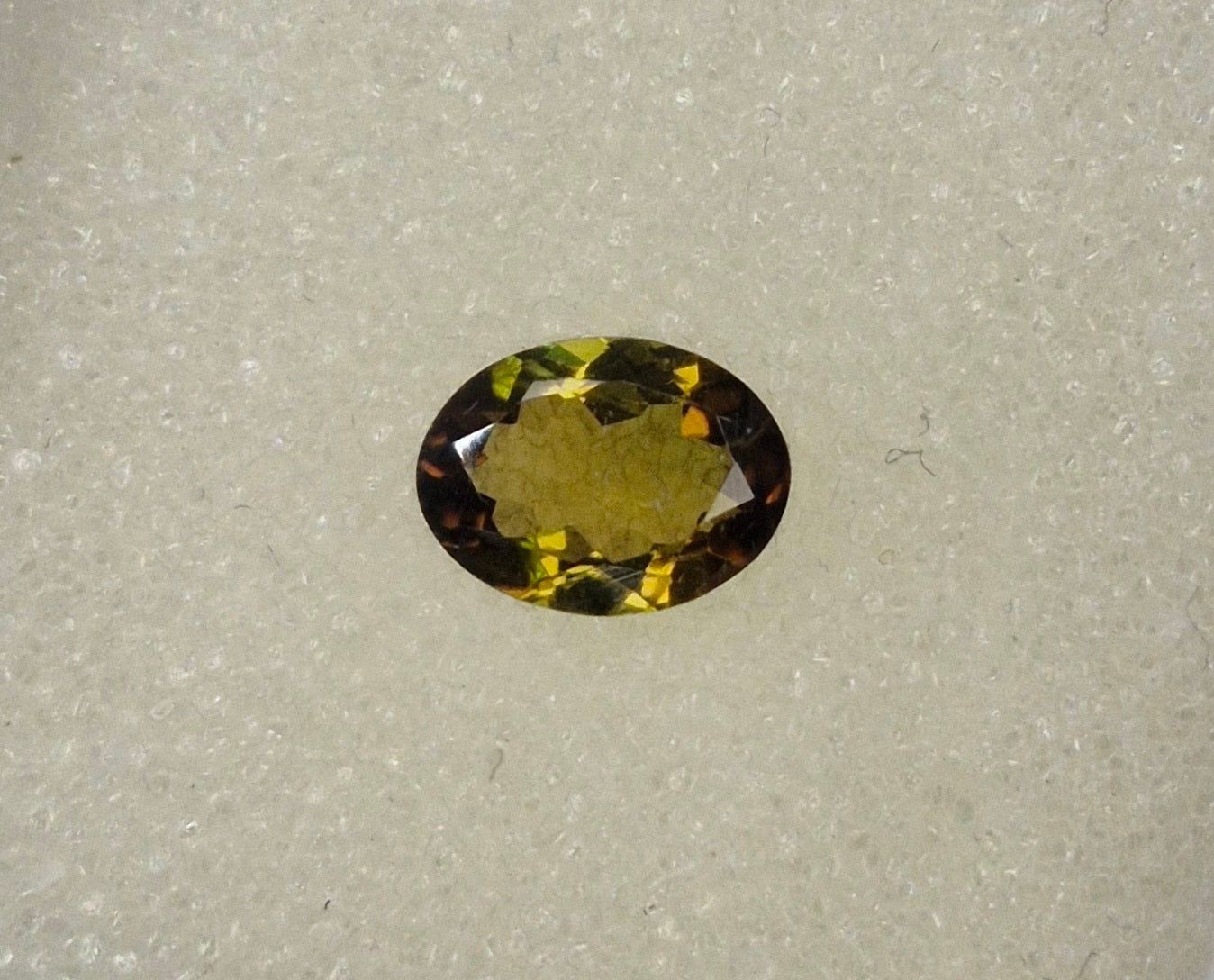 Turmalin 8,04 x 6,00 x 3,34 mm 1,11 Ct