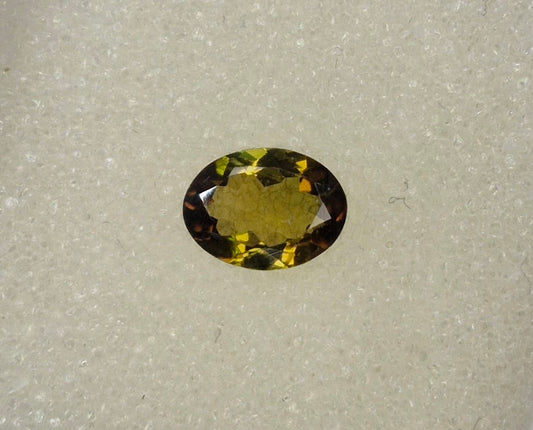 Turmalin 8,04 x 6,00 x 3,34 mm 1,11 Ct